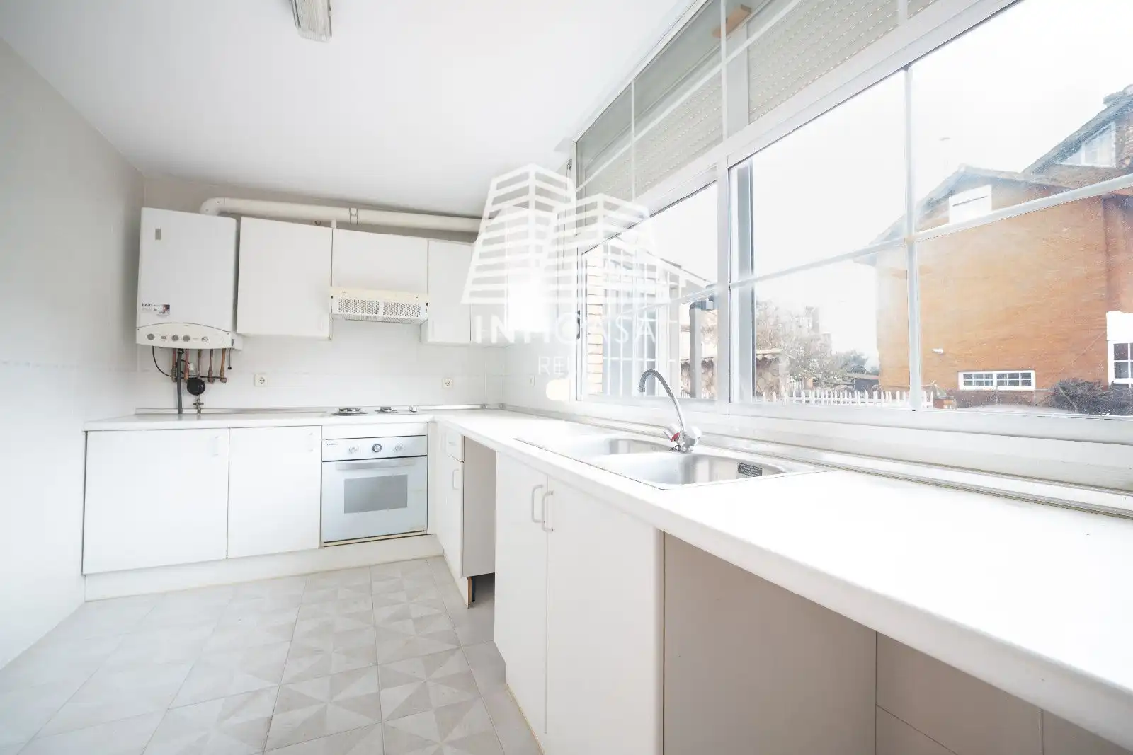 Cocina de Casa adosada en venta en Mejorada del Campo con Calefacción, Jardín privado y Terraza