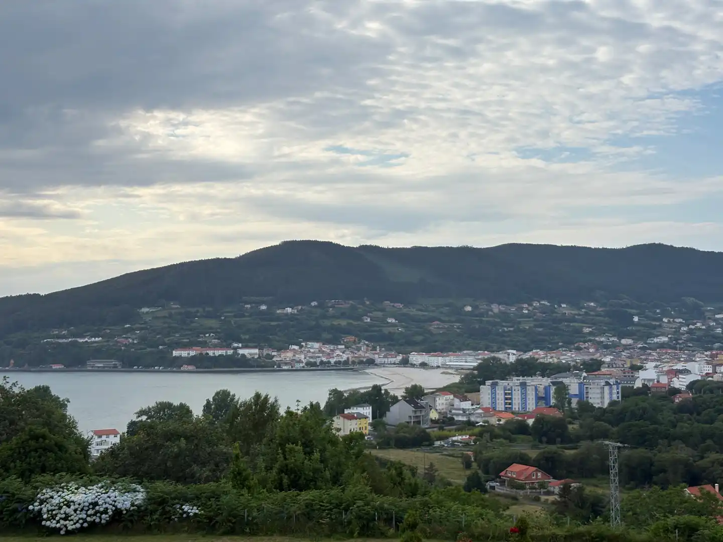 Vista exterior de Pis en venda en Cedeira amb Forn, Rentadora i Microones