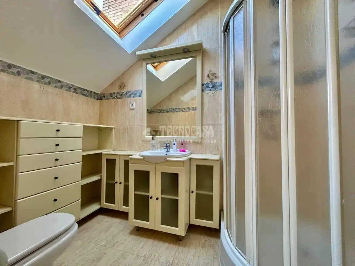 Bathroom of Flat for rent in Brunete