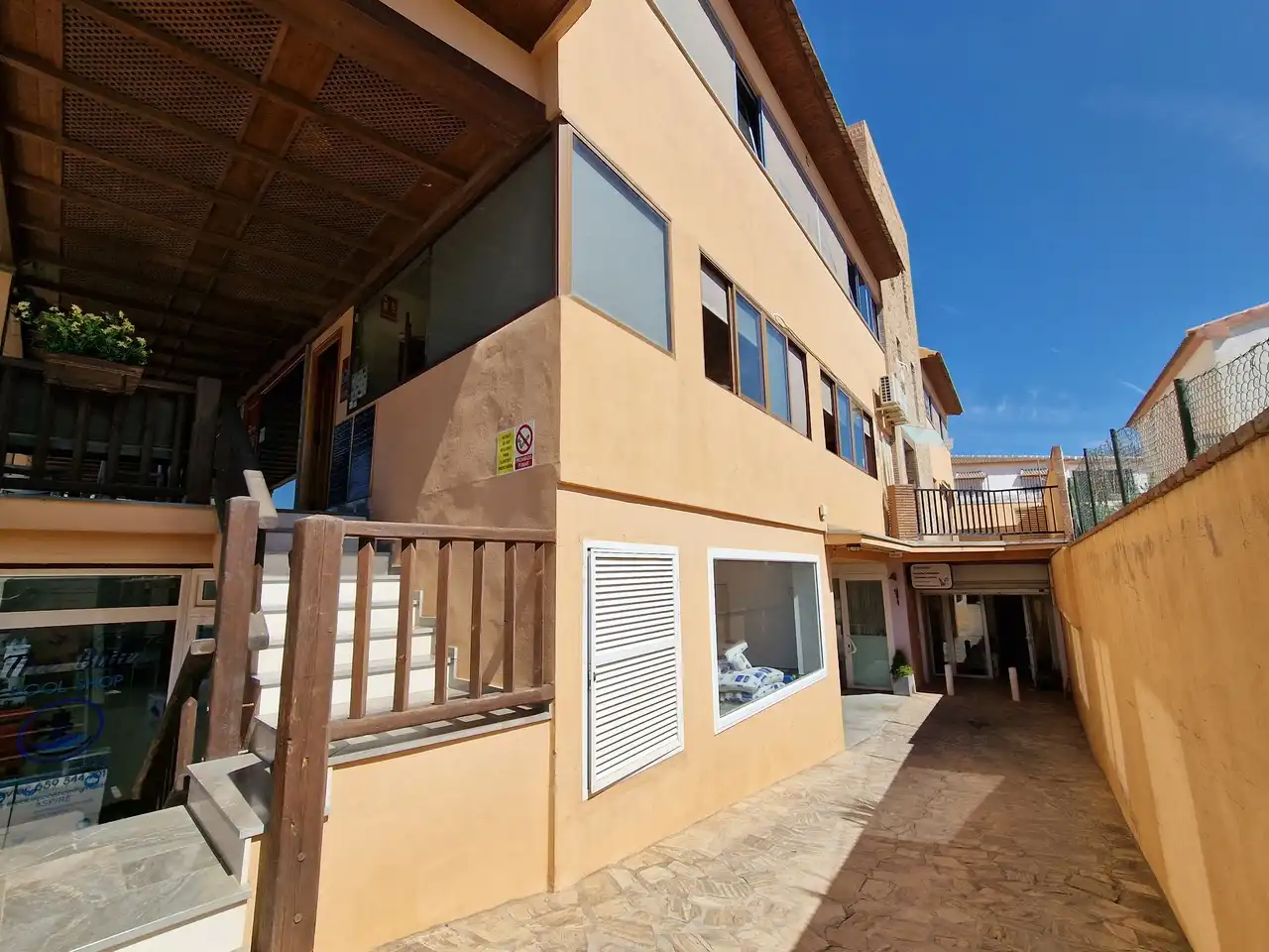 Vista exterior de Local en venta en Alcaucín con Aire acondicionado