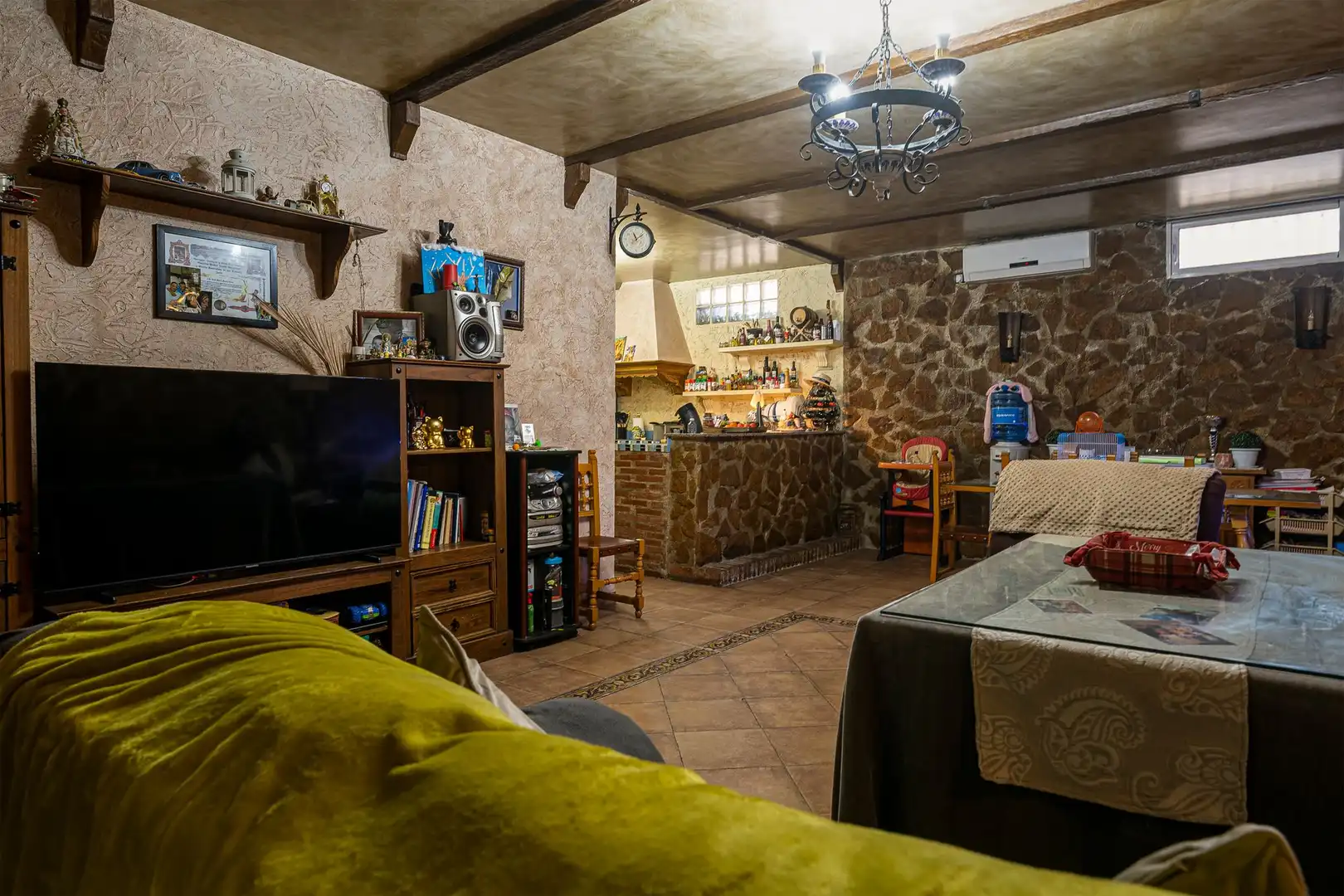 Sala d'estar de Casa o xalet en venda en La Guardia de Jaén amb Terrassa