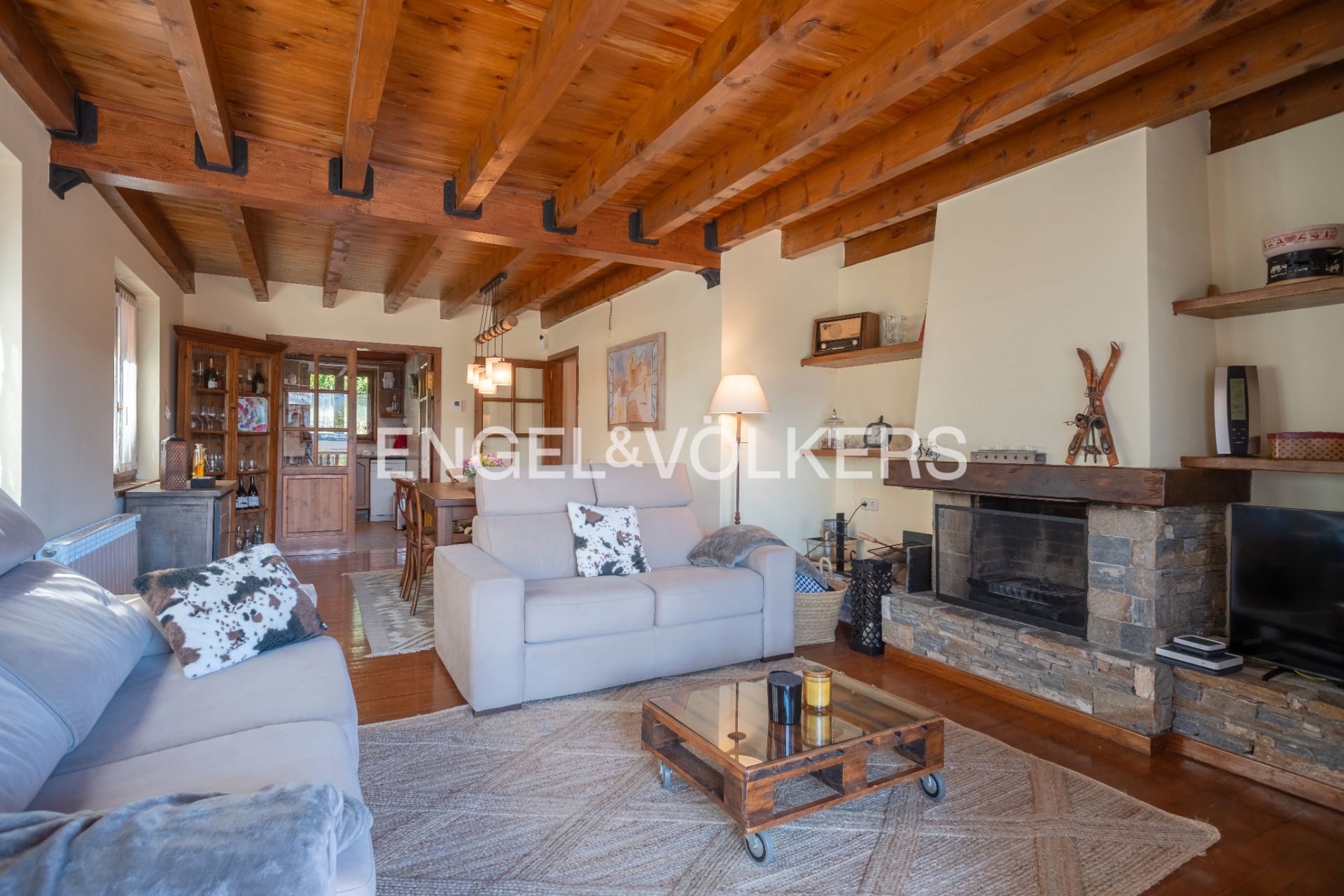 Sala d'estar de Apartament en venda en Puigcerdà amb Calefacció, Parquet i Terrassa