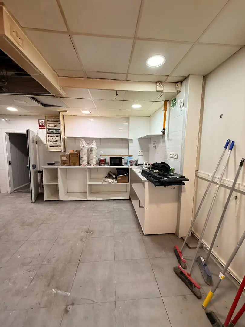 Local comercial de lloguer a Pintor Aurelio Verá-Fajardo Kalea 2, imagen 6