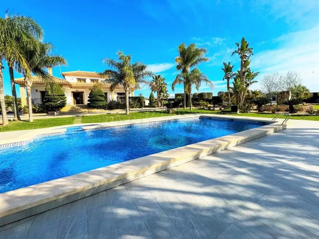 Jardí de Casa o xalet en venda en Orihuela amb Aire condicionat, Jardí privat i Traster