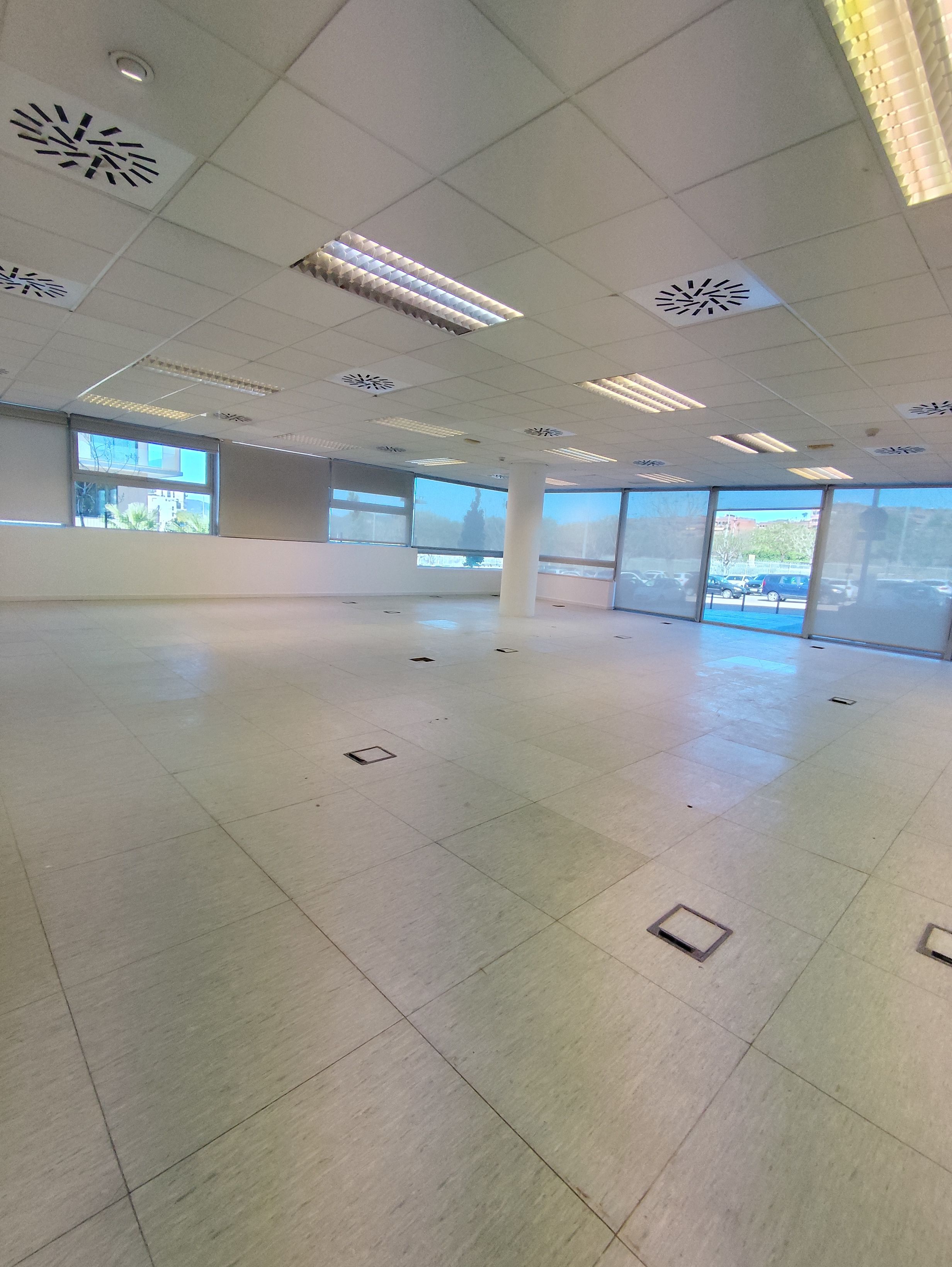 Office to rent in Sant Joan Despí  with Air Conditioner and Internet