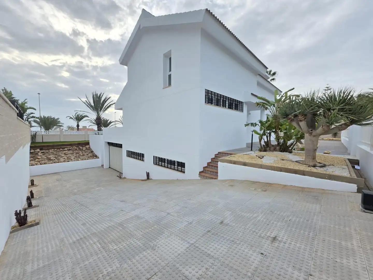 Vista exterior de Casa o xalet en venda en El Ejido amb Traster, Piscina i Alarma