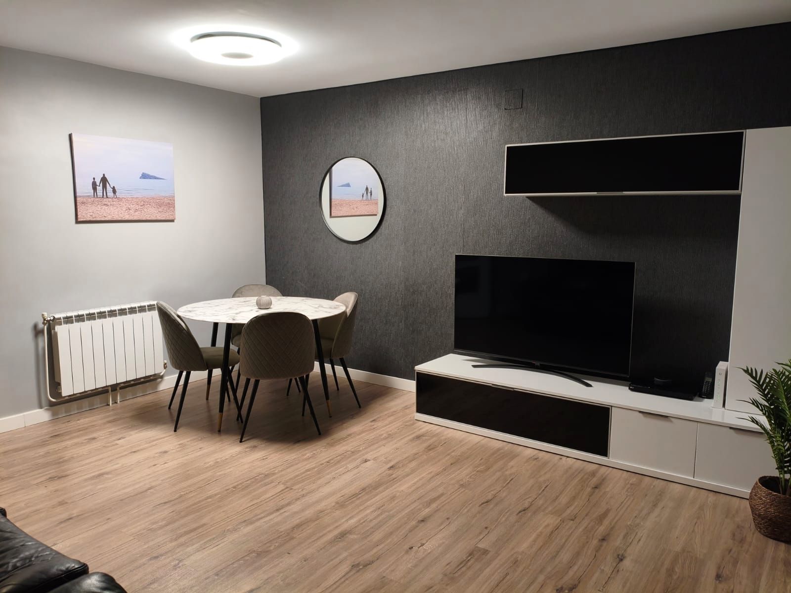 Sala de estar de Piso en venta en San Sebastián de los Reyes con Aire acondicionado, Calefacción y Jardín privado