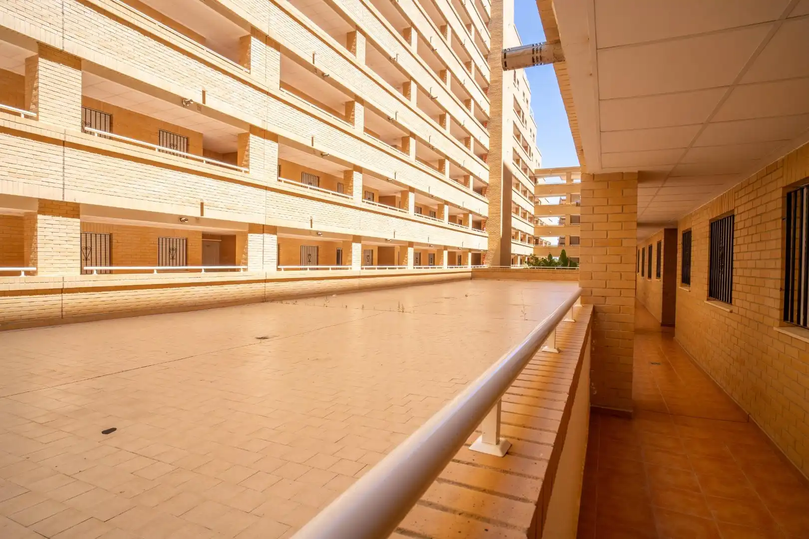 Vista exterior de Apartament en venda en Oropesa del Mar / Orpesa amb Jardí privat, Terrassa i Traster