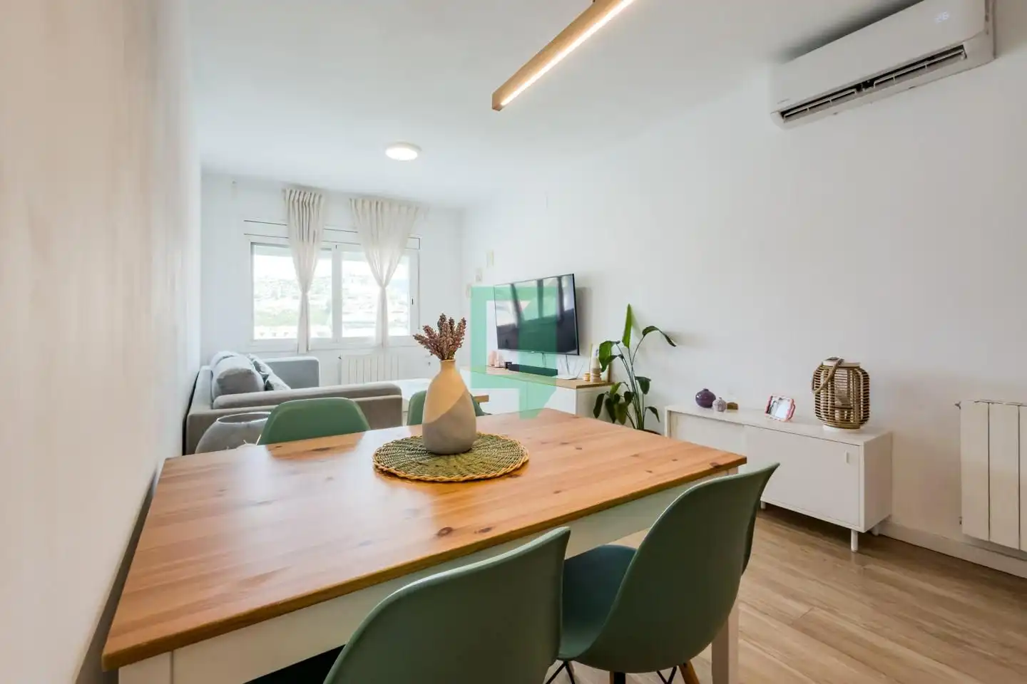 Comedor de Piso en venta en Badalona con Aire acondicionado, Calefacción y Balcón
