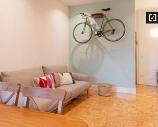 Living room of Flat to rent in  Madrid Capital  with Air Conditioner, Heating and Furnished