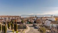 Vista exterior de Casa o xalet en venda en Cúllar Vega amb Aire condicionat i Terrassa