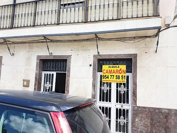 Local commercial à louer à Coria del Río