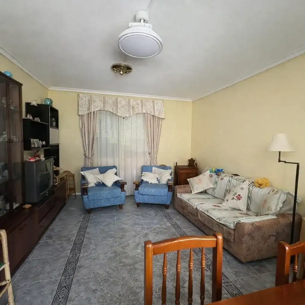 Sala de estar de Casa adosada en venta en Montearagón con Aire acondicionado, Calefacción y Terraza