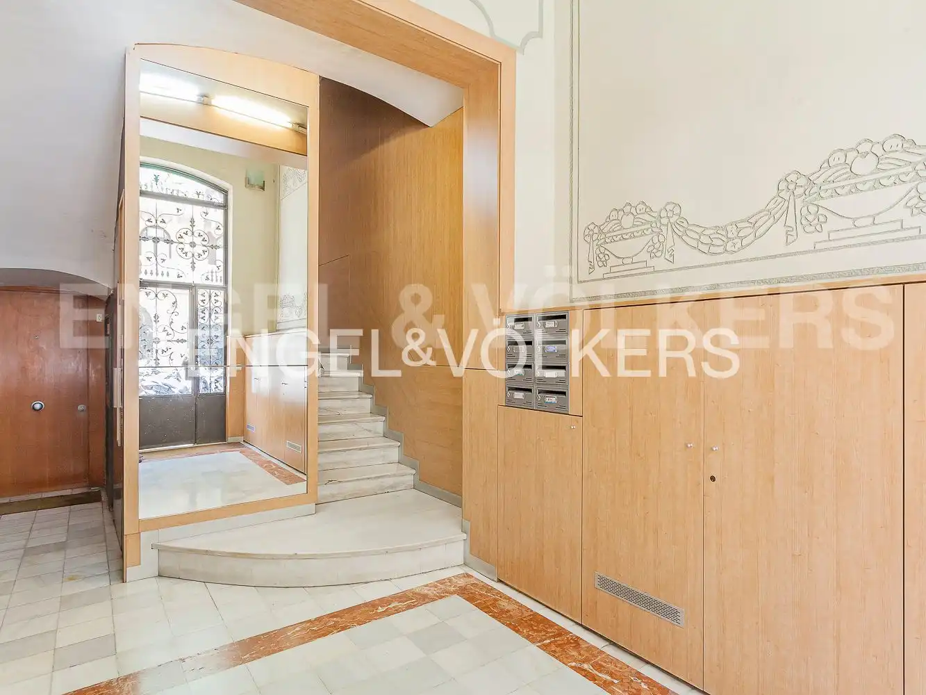 Piso en venta en Barcelona con Calefacción, Parquet y Balcón