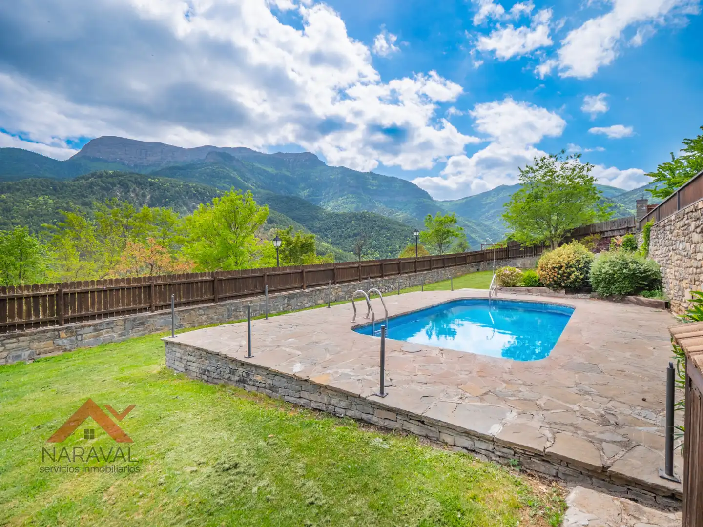 Piscina de Casa o chalet en venta en Fiscal con Aire acondicionado, Calefacción y Jardín privado