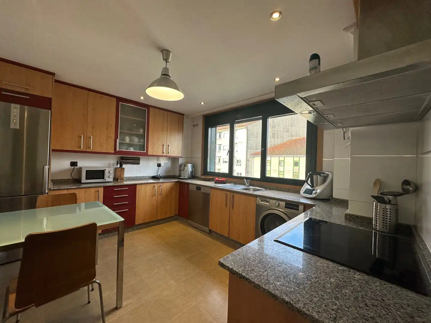 Küche von Maisonette zum Verkauf in Santiago de Compostela  mit Heizung, Parkett und Abstellraum