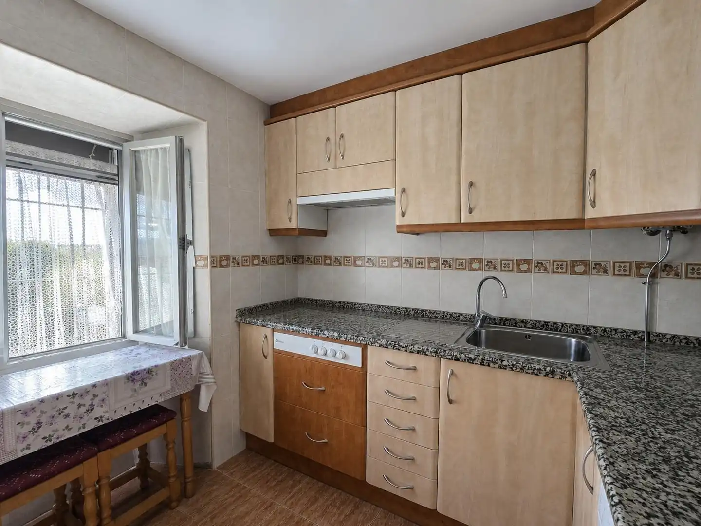 Cocina de Casa o chalet en venta en Casas de Millán con Calefacción, Terraza y Trastero