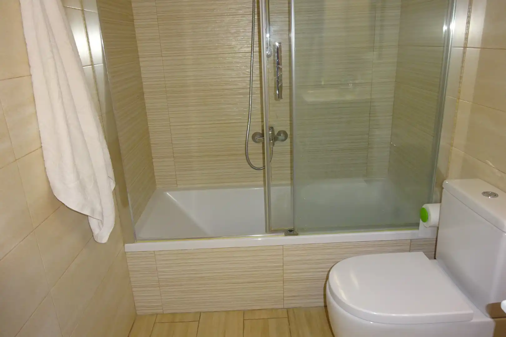 Flat for rent in Carrer de Bordeus, Barri de les Corts