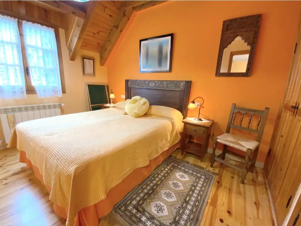 Dormitori de Casa o xalet en venda en Sahún amb Jardí privat