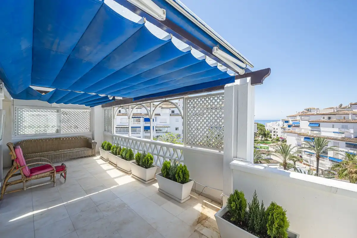 Ático con piscina en venta en Avenida Playas del Duque, imagen 4
