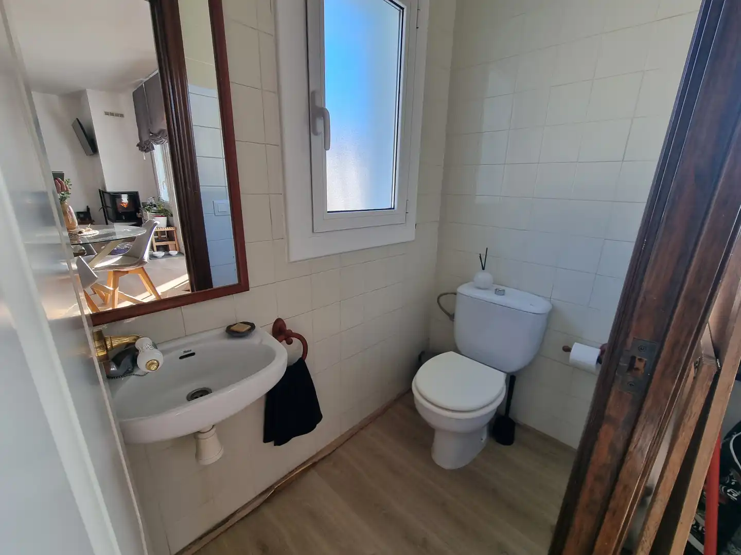 Badezimmer von Einfamilien-Reihenhaus zum Verkauf in Roses mit Klimaanlage, Heizung und Privatgarten