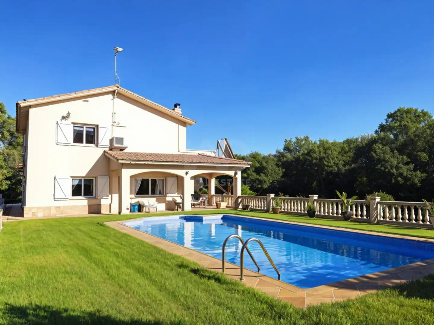 Piscina de Casa o chalet en venta en La Bisbal del Penedès con Aire acondicionado, Calefacción y Terraza