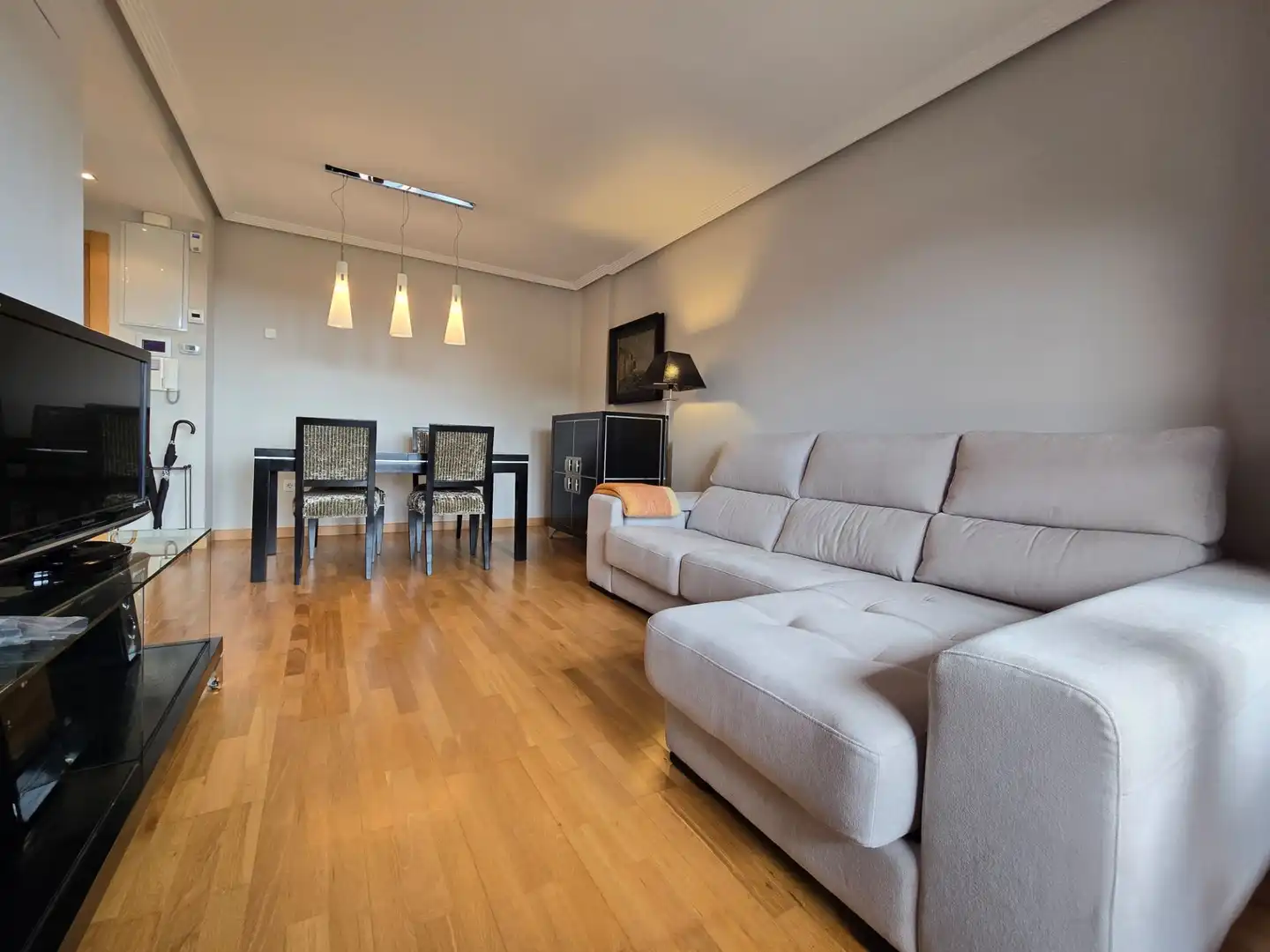 Sala de estar de Piso en venta en Llanes con Calefacción, Terraza y Trastero