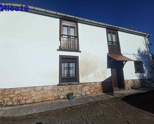 Vista exterior de Casa adosada en venda en Siero