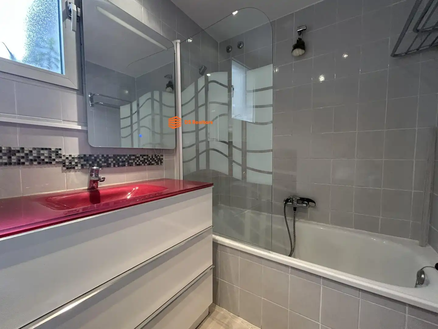 Bathroom of Flat for rent in Madrid  with Heating, Terrace and Storage room