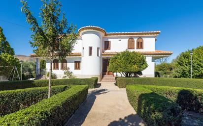 Vista exterior de Casa o xalet en venda en Baza amb Aire condicionat, Terrassa i Piscina