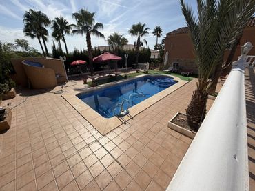 Villa con piscina in vendita a Coloma