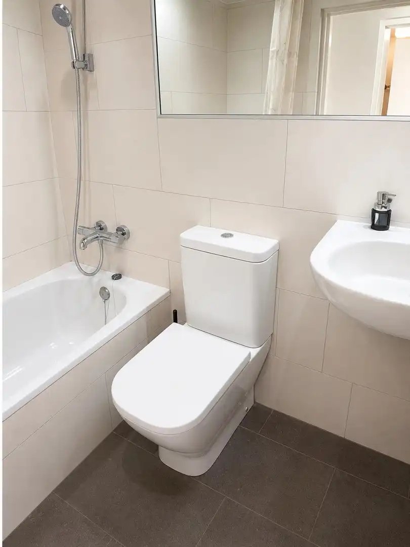 Bathroom of Attic for rent in Badalona  with Air Conditioner, Heating and Parquet flooring
