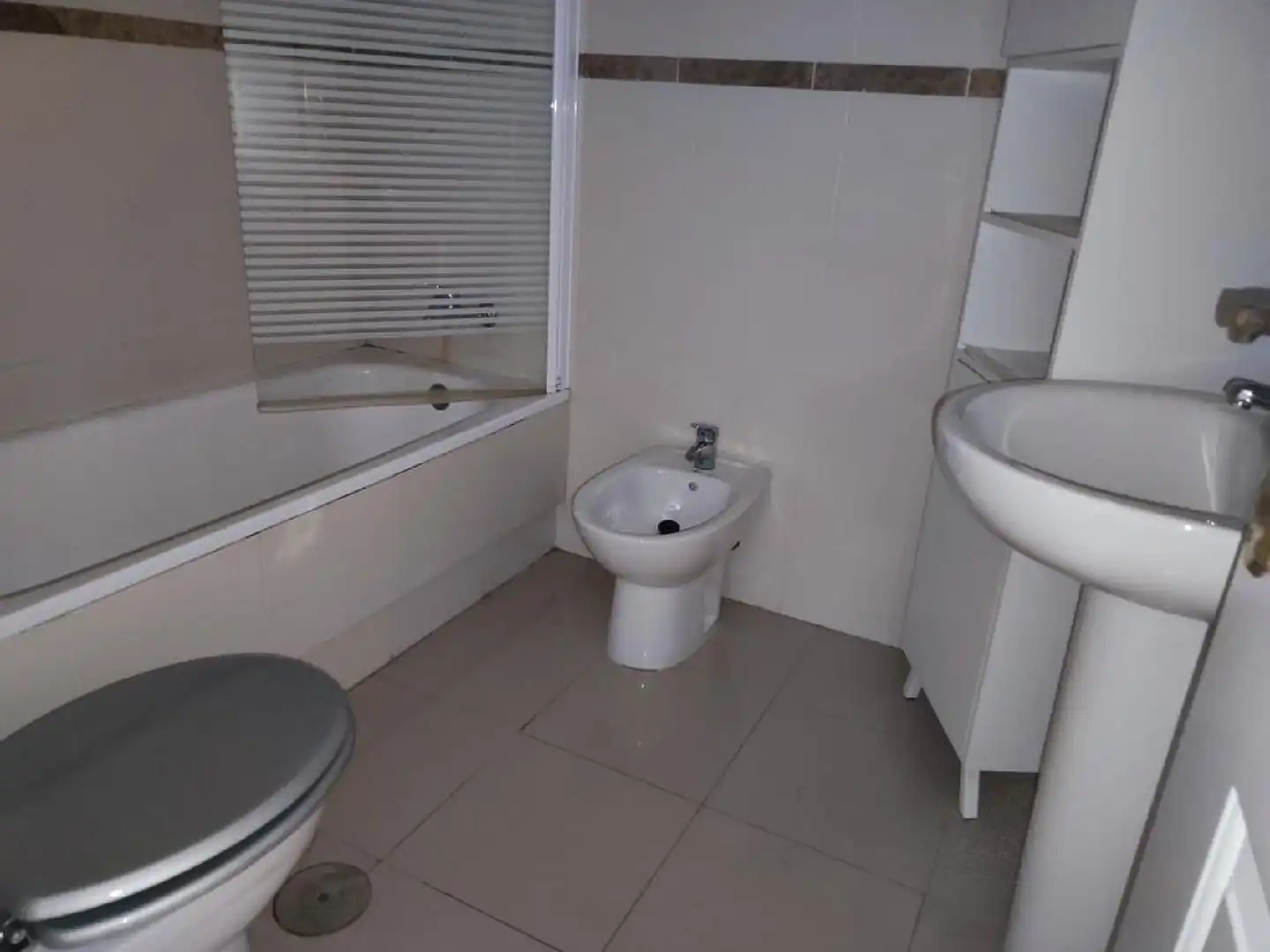 Bany de Pis en venda en Almería amb Traster i Piscina comunitària