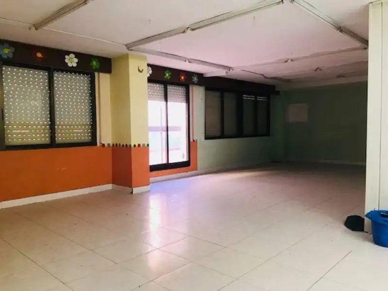 Oficina de lloguer en Estivella