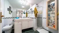 Bathroom of Flat for sale in  Madrid Capital  with Air Conditioner, Heating and Parquet flooring