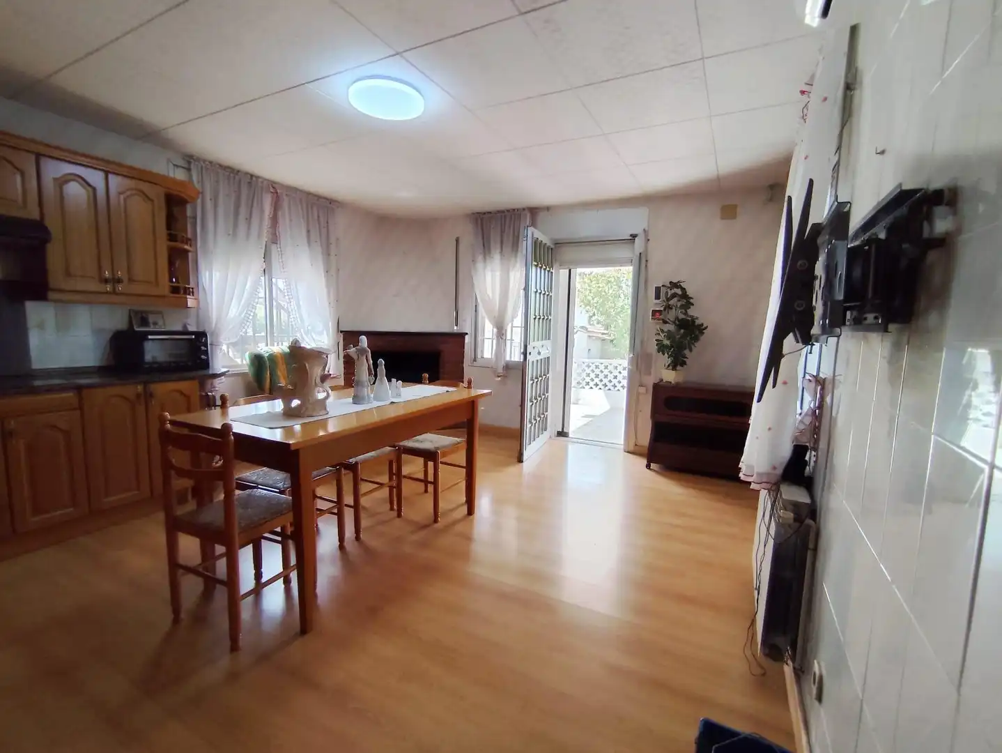Comedor de Casa o chalet en venta en Santa Perpètua de Mogoda con Aire acondicionado, Calefacción y Jardín privado