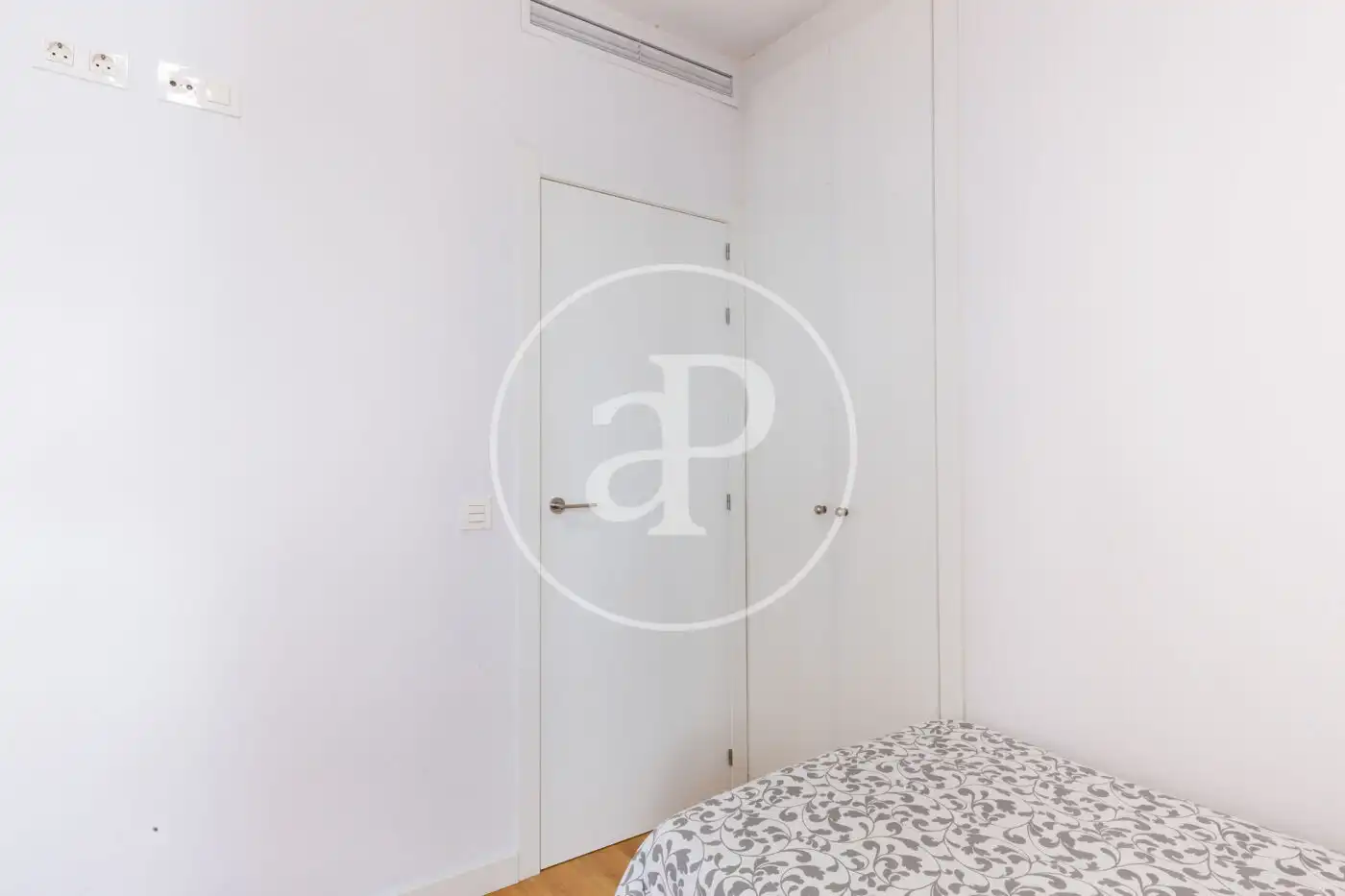Bedroom of Flat for rent in Valencia  with Air Conditioner, Heating and Furnished