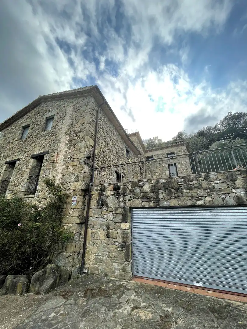 Vista exterior de Finca rústica en venda en Mieres (Girona) amb Calefacció, Parquet i Terrassa