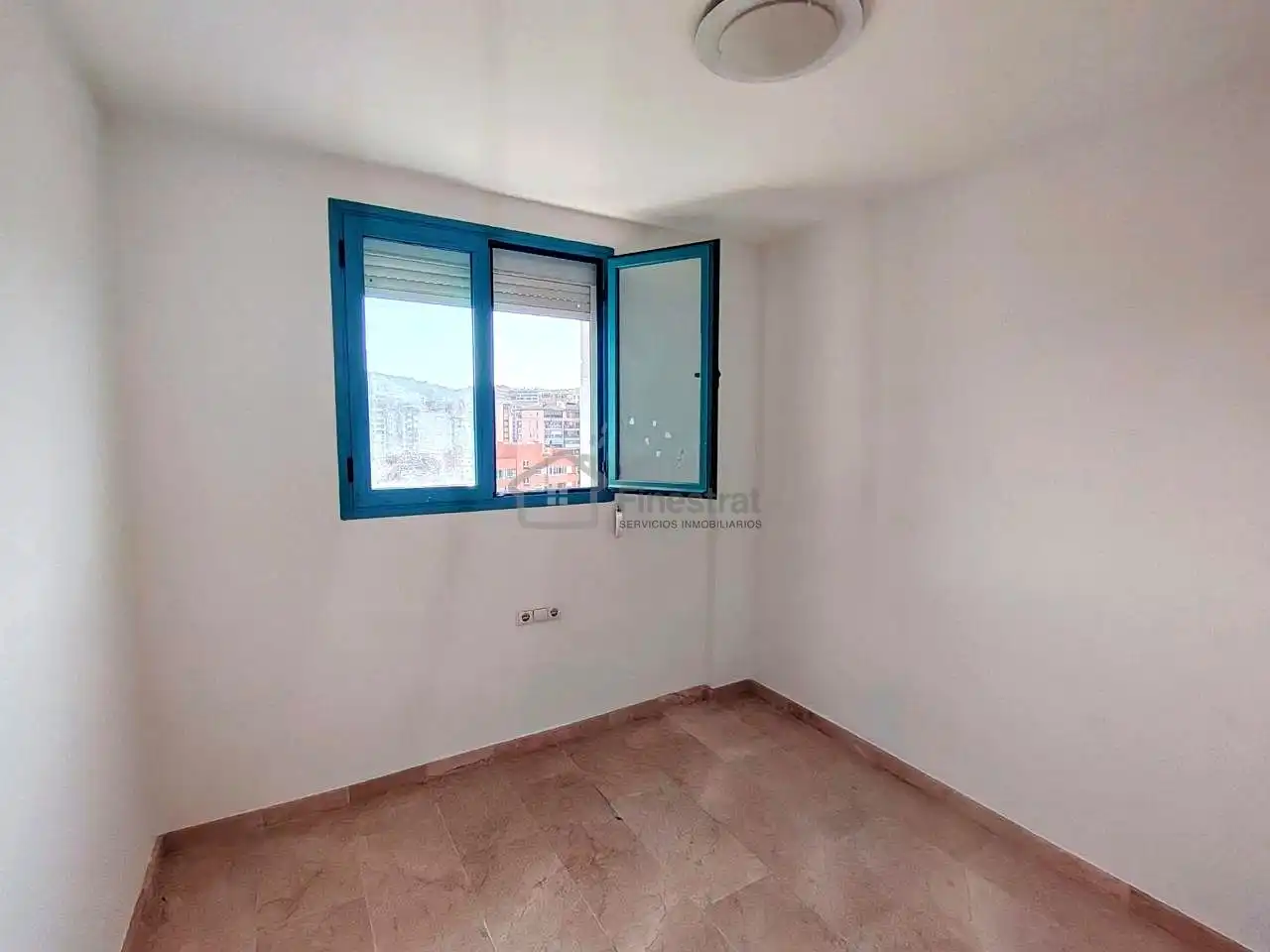 Dormitori de Apartament en venda en Benidorm amb Terrassa i Alarma