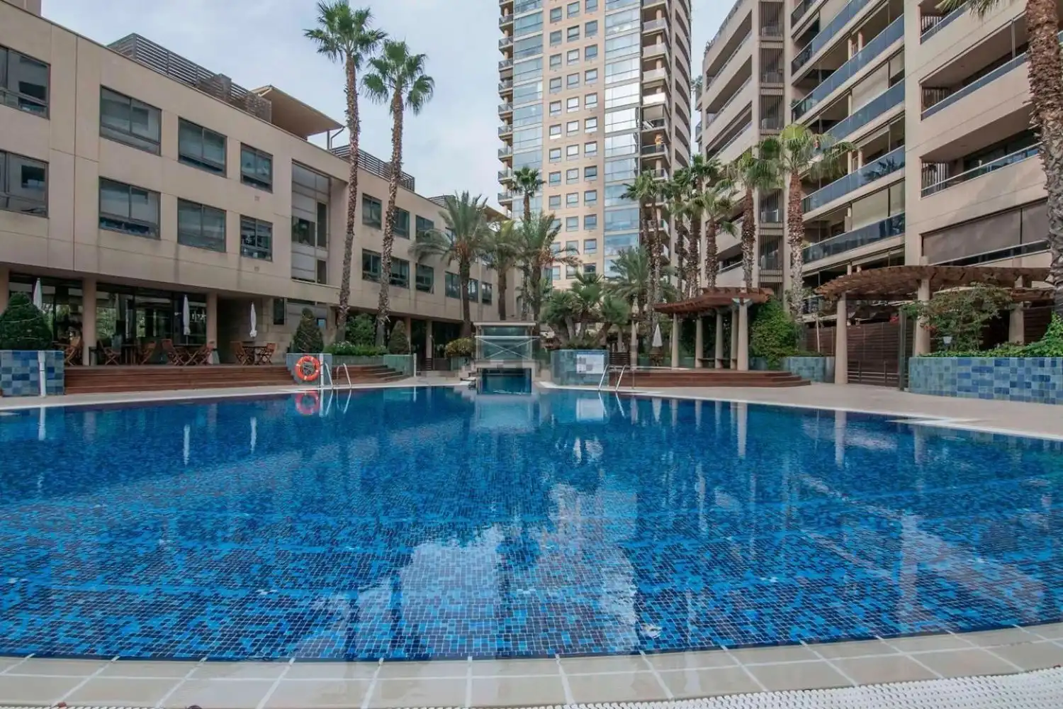 Swimming pool of Flat for rent in Barcelona  with Air Conditioner, Terrace and Furnished