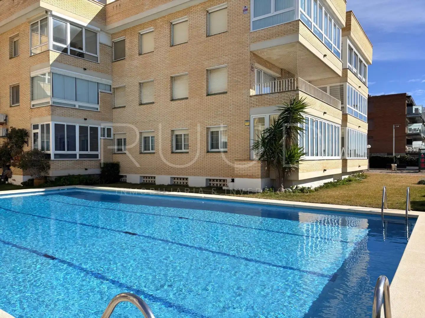 Swimming pool of Flat for sale in Castelldefels  with Air Conditioner, Heating and Parquet flooring