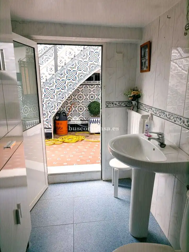 Bany de Casa adosada en venda en Jaén amb Aire condicionat, Terrassa i Balcó
