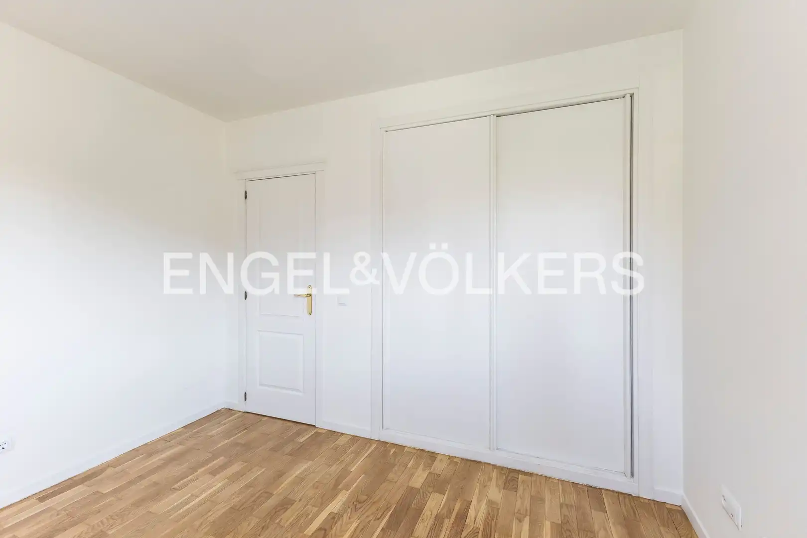 Habitación de Casa o chalet de alquiler en Madrid con Calefacción, Jardín privado y Terraza