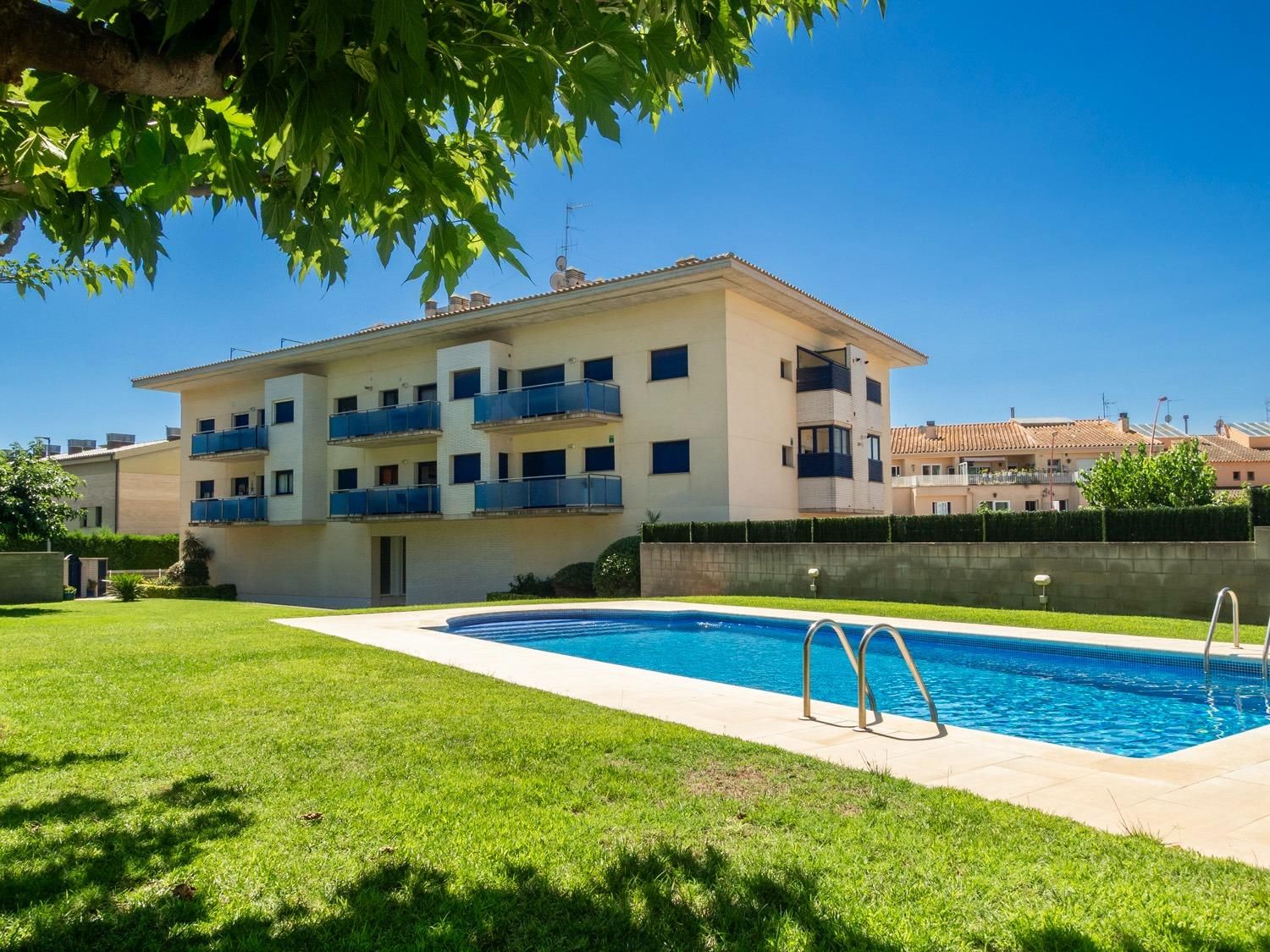 Vista exterior de Dúplex en venta en L'Escala con Aire acondicionado, Calefacción y Jardín privado