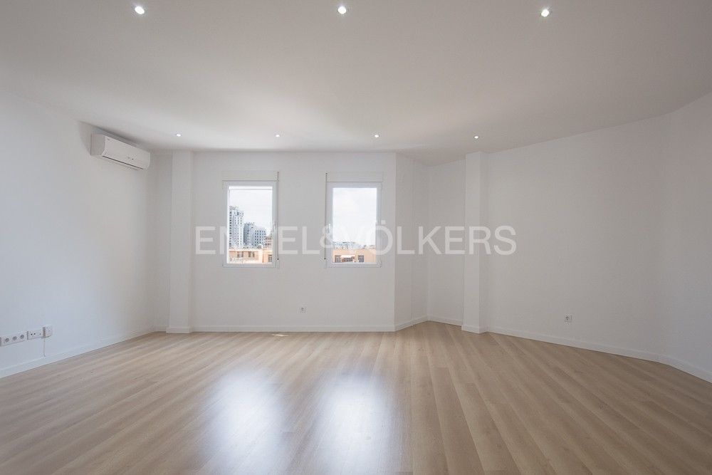 Living room of Apartment for sale in  Valencia Capital  with Air Conditioner, Heating and Parquet flooring