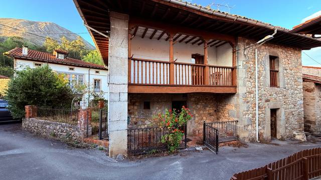 Casa-chalet en Venta en LLN-14, 23 en Vibaña - Ardisana - Caldueño