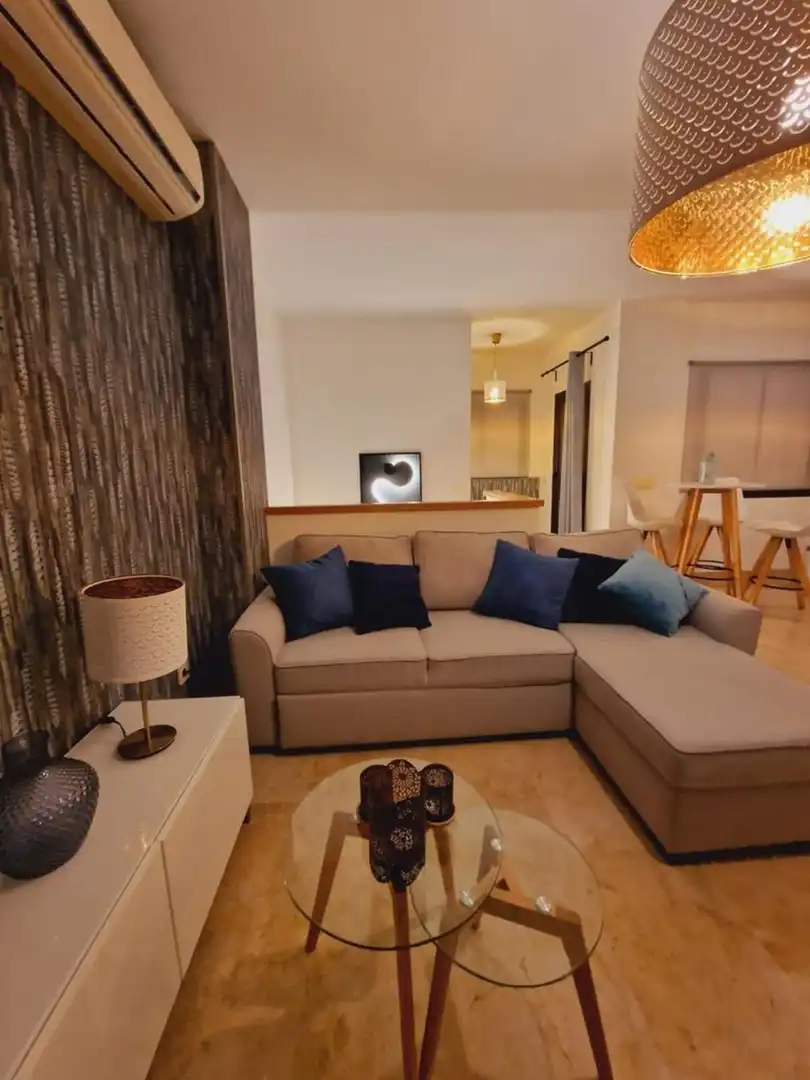 Sala d'estar de Casa adosada de lloguer en La Alcaidesa amb Jardí privat, Terrassa i Jacuzzi