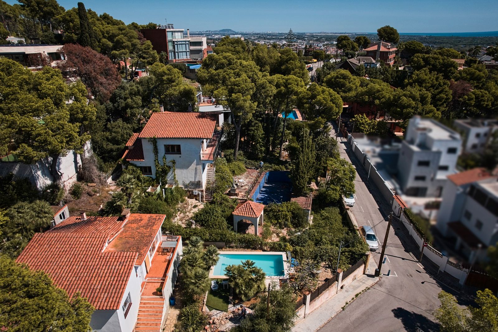 Vista exterior de Casa o xalet en venda en Castelldefels amb Jardí privat, Terrassa i Piscina