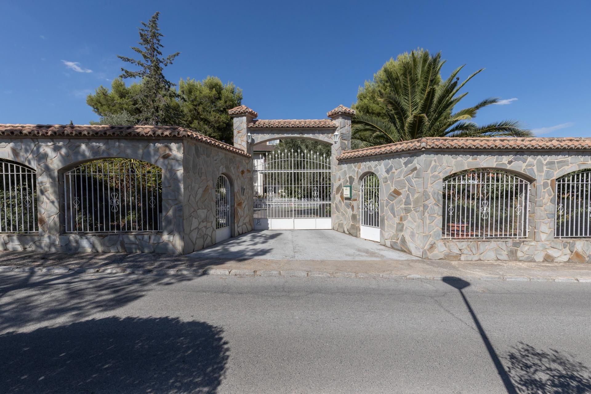 Casa o chalet en venta en Atarfe con Calefacción, Jardín privado y Terraza