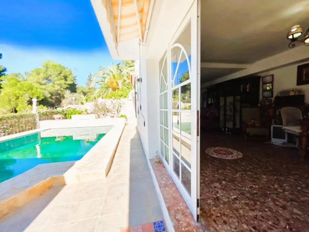 Vista exterior de Casa o xalet en venda en Málaga amb Aire condicionat, Jardí privat i Terrassa
